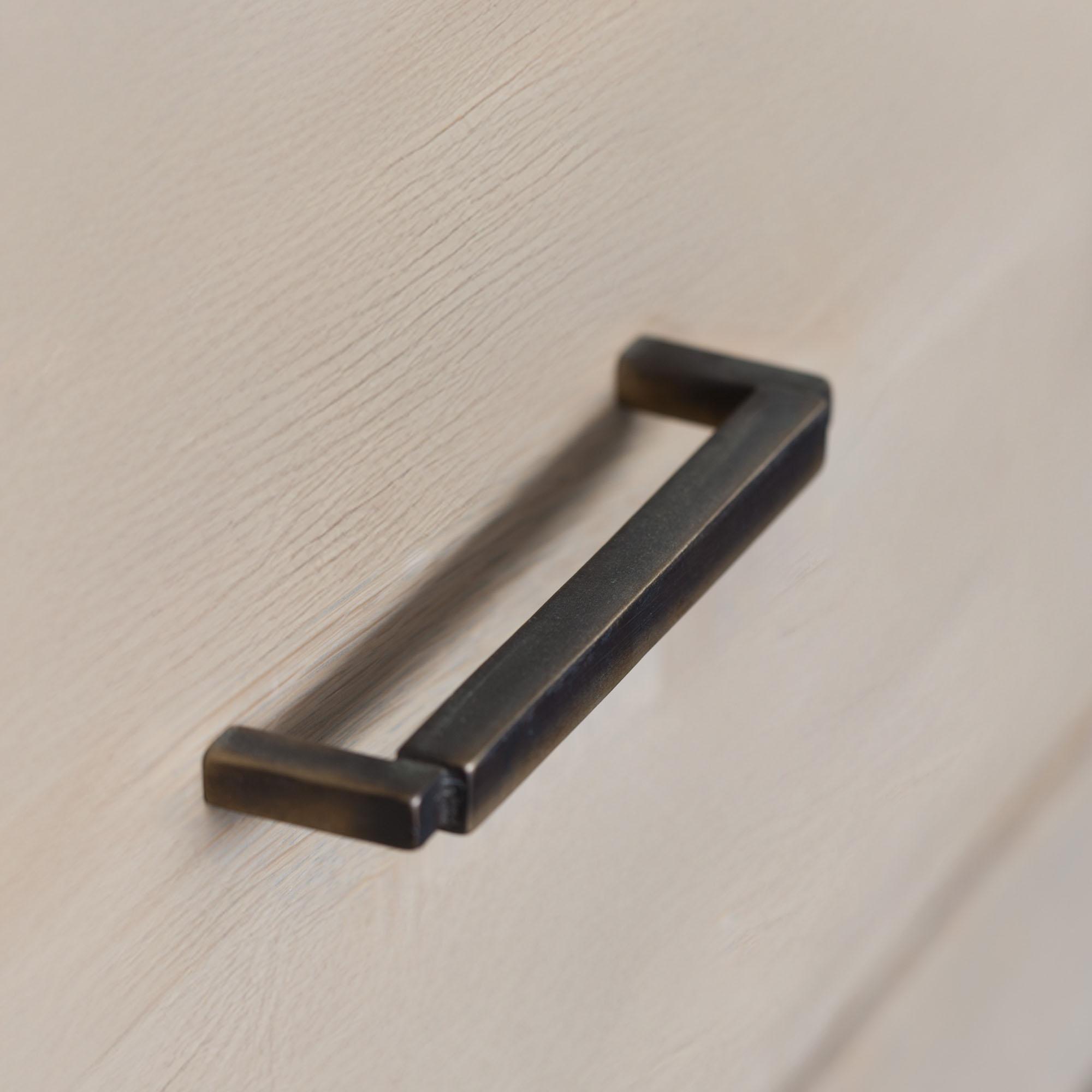 Cast Prism Handle – Castella