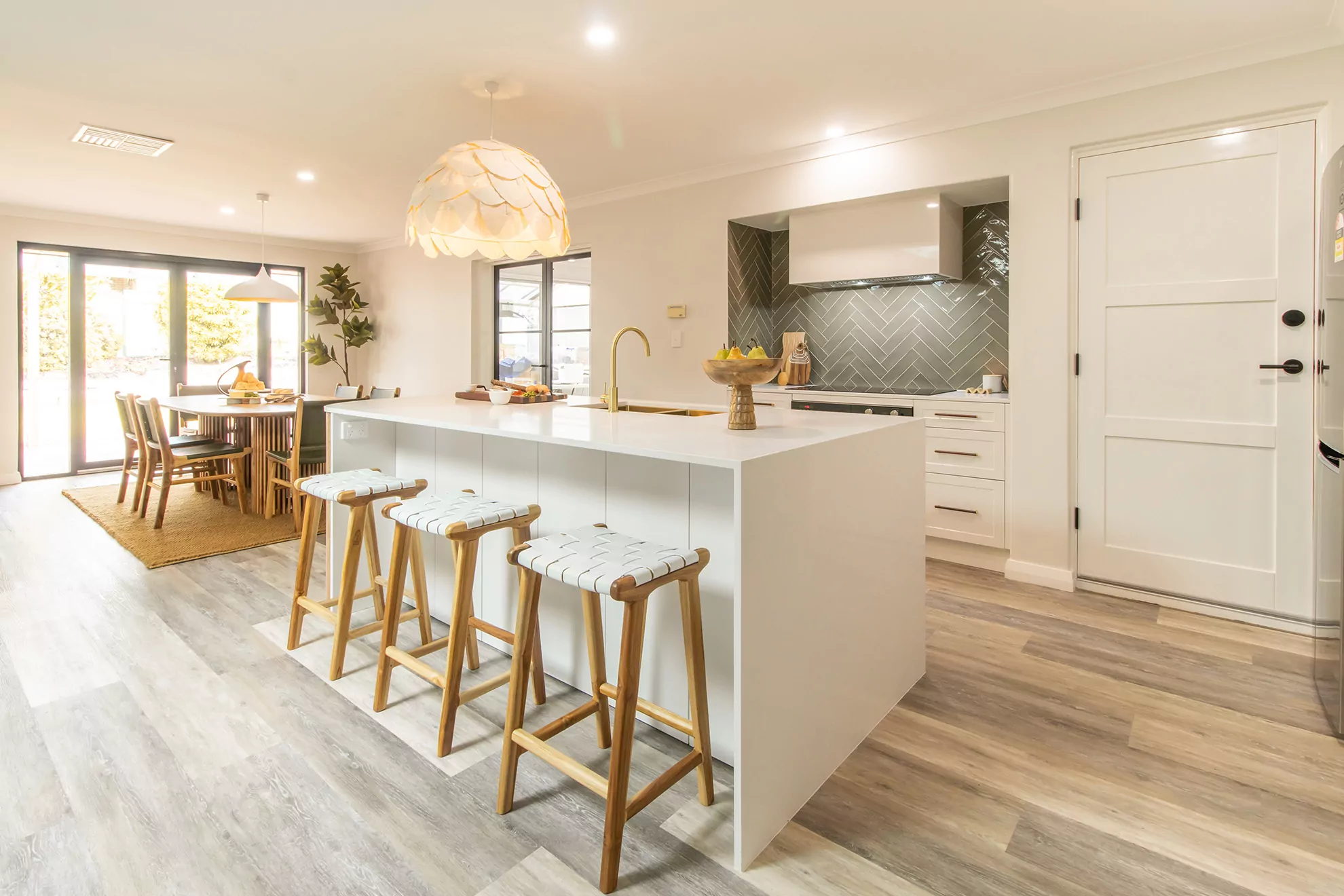 White shop shaker kitchen